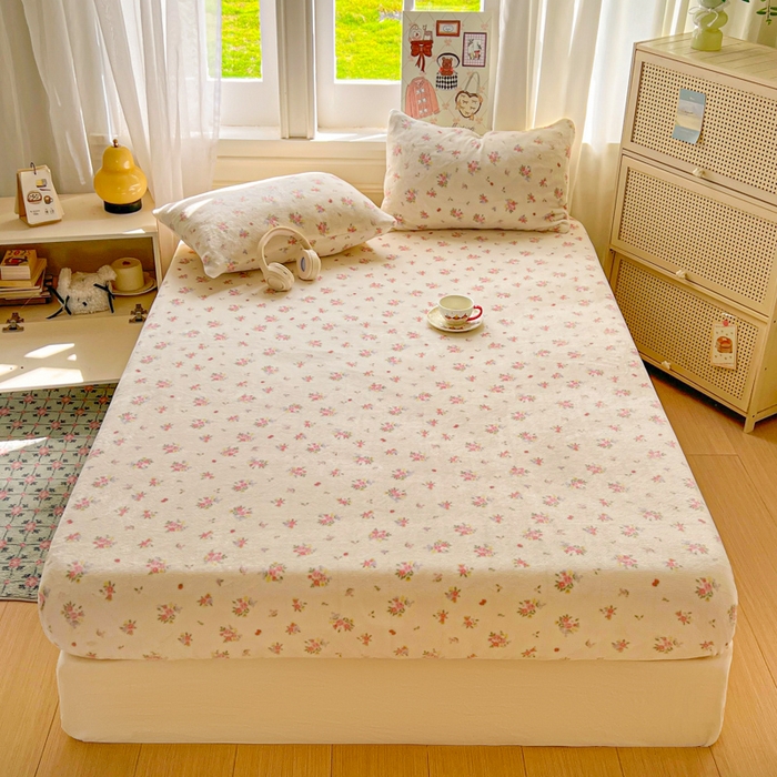 91家纺网 家纺一手货源 找家纺 老K (原美阁） 2025新款高克重牛奶绒床笠三件套 奶油小花