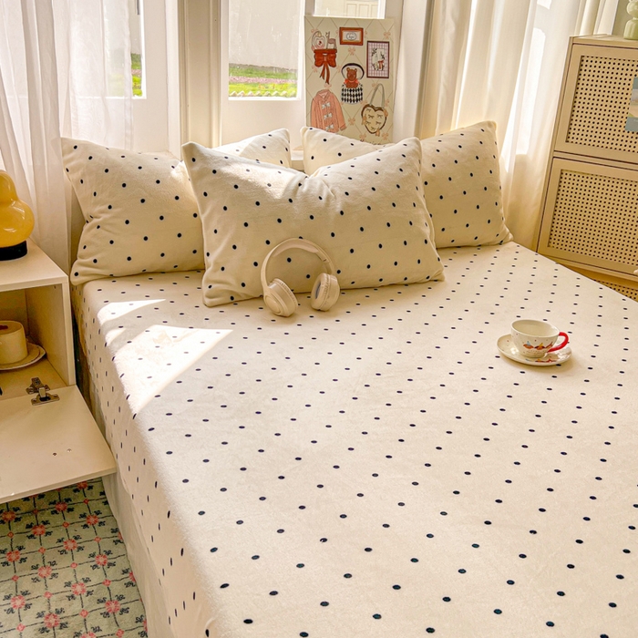 91家纺网 家纺一手货源 找家纺 老K (原美阁） 2025新款高克重牛奶绒床笠三件套 小波点