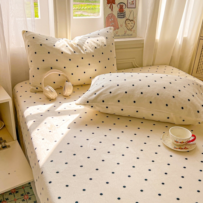 91家纺网 家纺一手货源 找家纺 老K (原美阁） 2025新款高克重牛奶绒床笠三件套 小波点