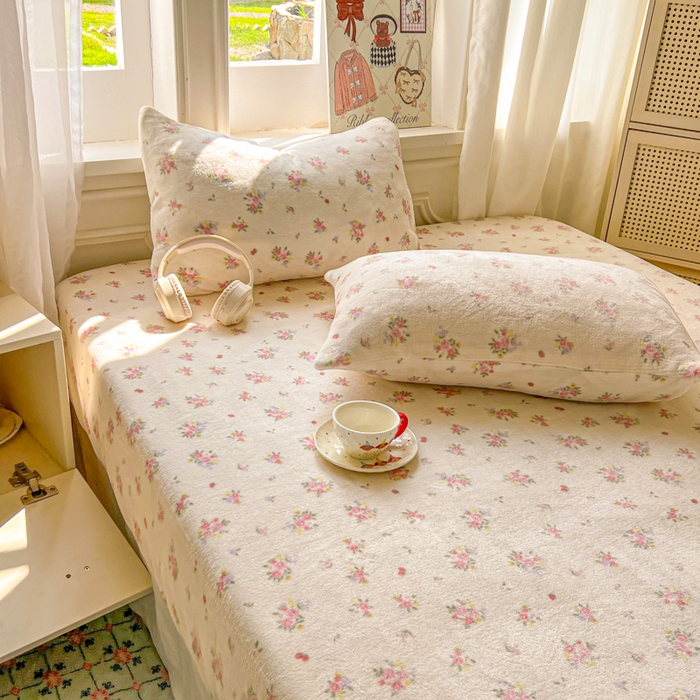 91家纺网 家纺一手货源 找家纺 老K (原美阁） 2025新款高克重牛奶绒床笠三件套 奶油小花