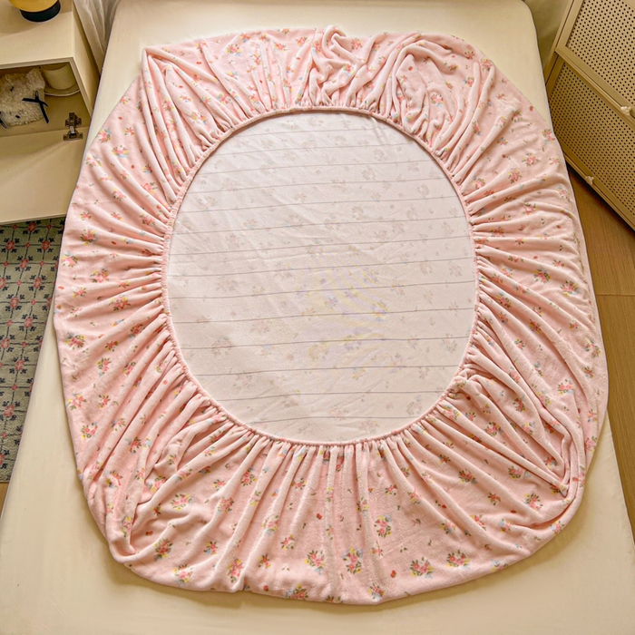 91家纺网 家纺一手货源 找家纺 老K (原美阁） 2025新款高克重牛奶绒床笠三件套 小粉花