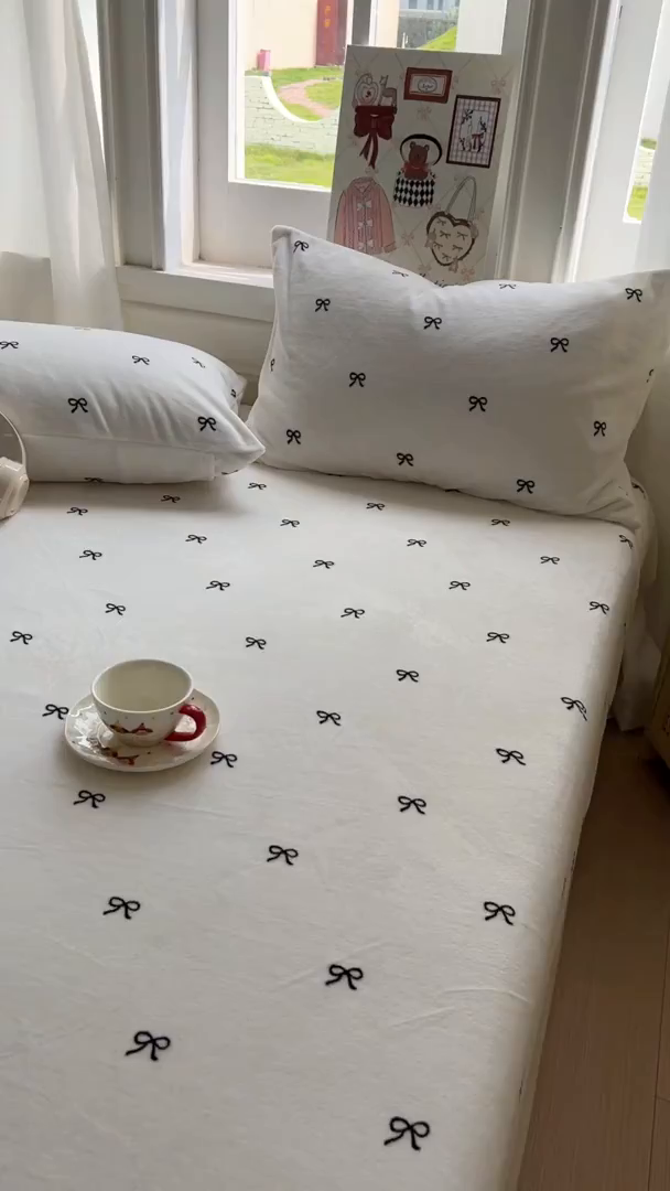 91家纺网 家纺一手货源 找家纺 老K (原美阁） 2025新款高克重牛奶绒床笠三件套 蝴蝶结白