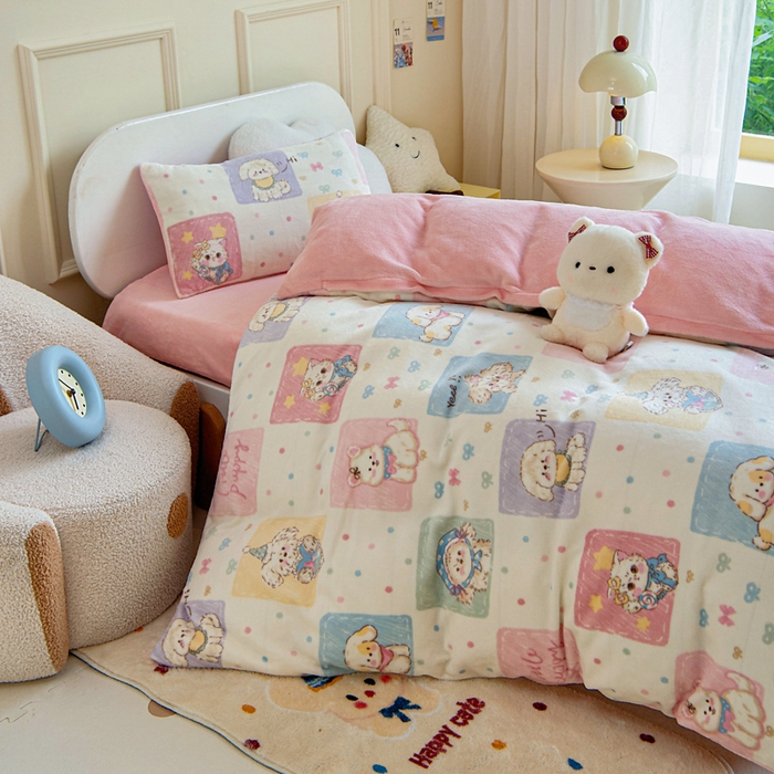 91家纺网 家纺一手货源 找家纺 2025新款A类牛奶绒幼儿园被子三件套儿童卡通双面牛奶绒被套被芯六件套 萌宠之家