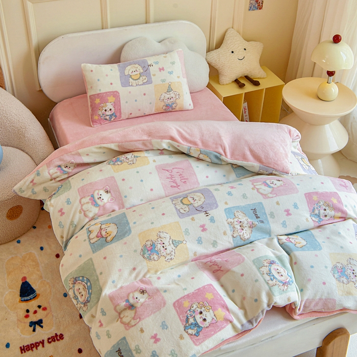 91家纺网 家纺一手货源 找家纺 2025新款A类牛奶绒幼儿园被子三件套儿童卡通双面牛奶绒被套被芯六件套 萌宠之家