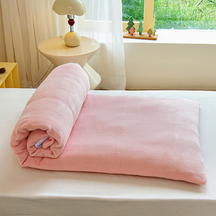 91家纺网 家纺一手货源 找家纺 2025新款A类牛奶绒幼儿园被子三件套儿童卡通双面牛奶绒被套被芯六件套 糖心草莓