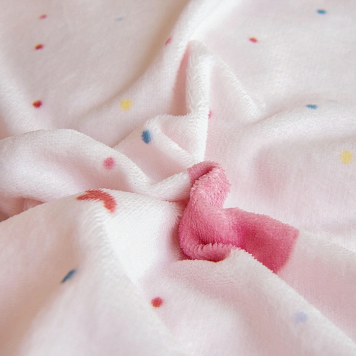 91家纺网 家纺一手货源 找家纺 2025新款A类牛奶绒幼儿园被子三件套儿童卡通双面牛奶绒被套被芯六件套 糖心草莓