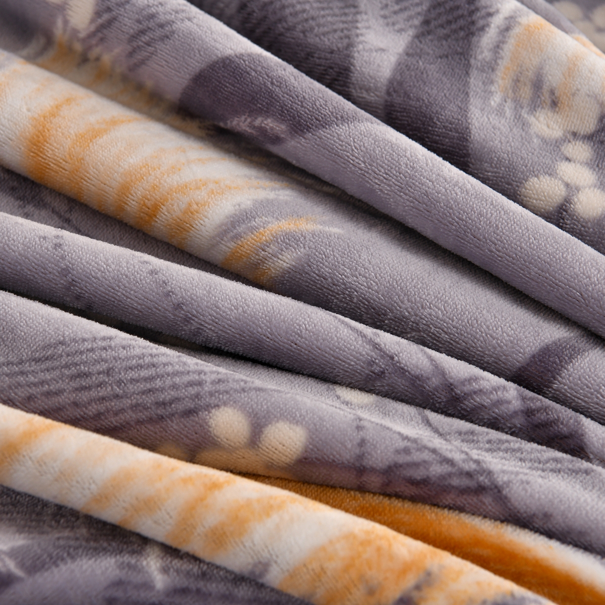 91家纺网 家纺一手货源 找家纺 赫本 2025新品8斤爆品牛奶绒四件套床裙款金雕绒法莱绒四套件 入秋