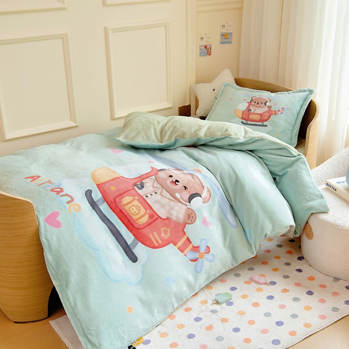 91家纺网 家纺一手货源 找家纺 （总）梵赫 2025新款加厚240克牛奶绒数码印花原创大版卡通幼儿园套件幼儿园三件套