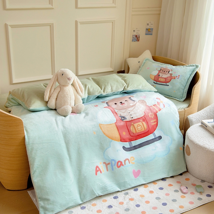 91家纺网 家纺一手货源 找家纺 （总）梵赫 2025新款加厚240克牛奶绒数码印花原创大版卡通幼儿园套件幼儿园三件套