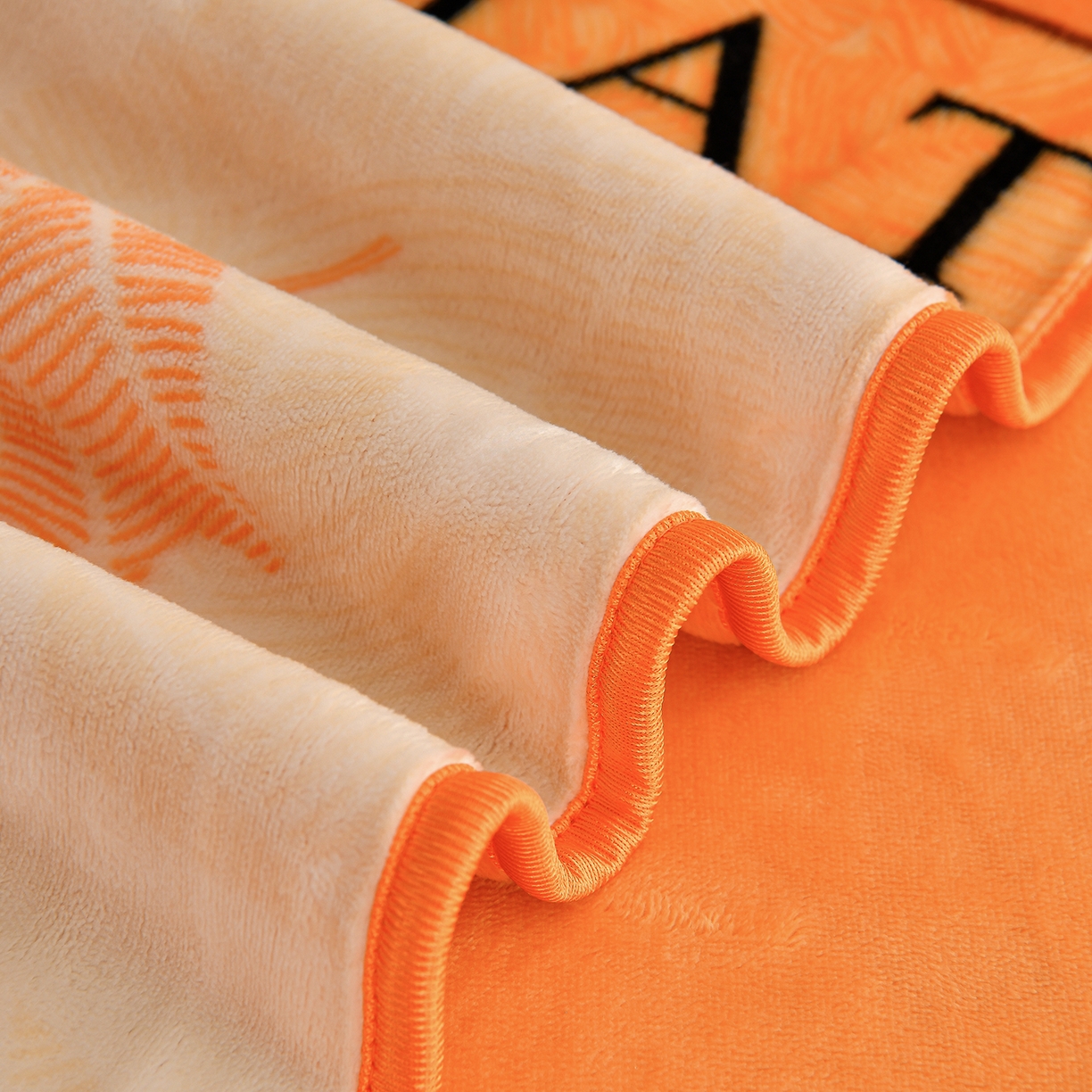 91家纺网 家纺一手货源 找家纺 赫本 2025新品8斤爆品牛奶绒四件套床裙款金雕绒法莱绒四套件 秋枫橙