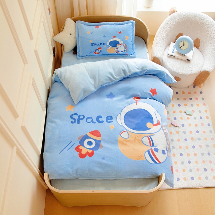 91家纺网 家纺一手货源 找家纺 （总）梵赫 2025新款加厚240克牛奶绒数码印花原创大版卡通幼儿园套件幼儿园三件套