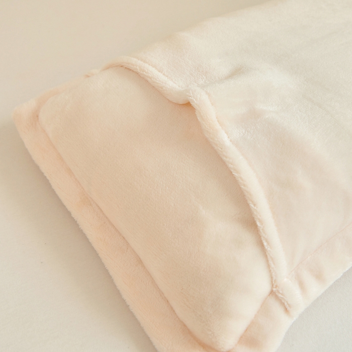 91家纺网 家纺一手货源 找家纺 梵赫 2025新款加厚240克牛奶绒数码印花原创大版卡通幼儿园套件幼儿园三件套 骑滑板小鹿