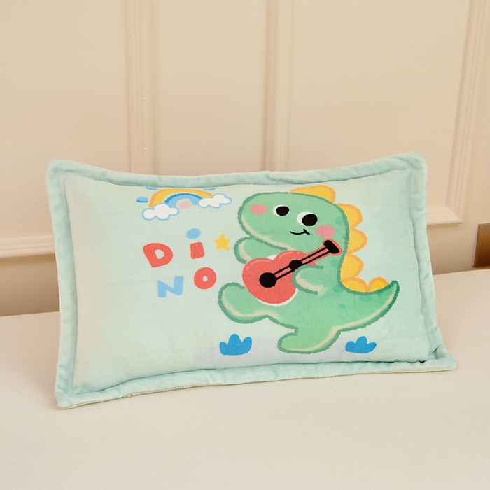 91家纺网 家纺一手货源 找家纺 梵赫 2025新款加厚240克牛奶绒数码印花原创大版卡通幼儿园套件幼儿园三件套 吉他恐龙