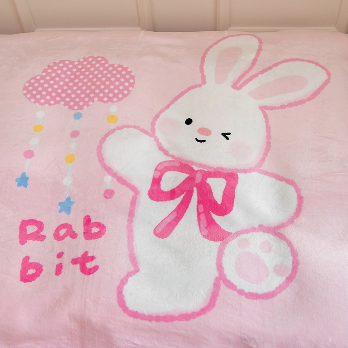 91家纺网 家纺一手货源 找家纺 梵赫 2025新款加厚240克牛奶绒数码印花原创大版卡通幼儿园套件幼儿园三件套 可爱大耳兔