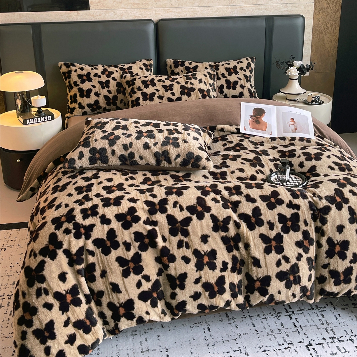 91家纺网 家纺一手货源 找家纺 佰亿莱 2026新款印花兔毛绒双面锁温暖绒四件套 凤蝶-咖