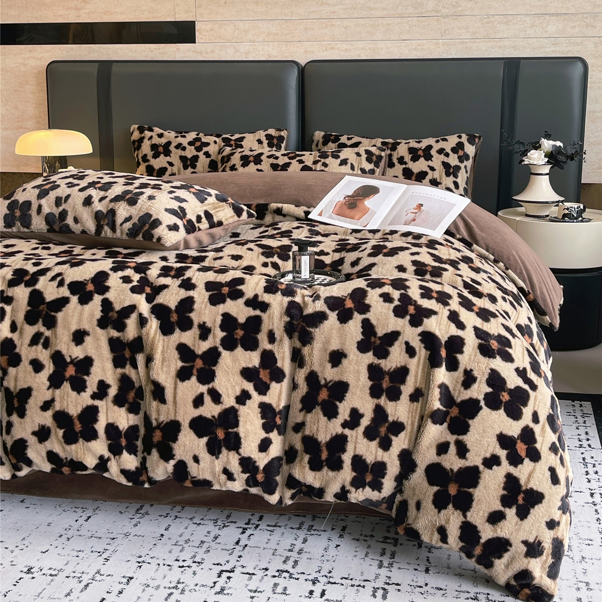 91家纺网 家纺一手货源 找家纺 佰亿莱 2026新款印花兔毛绒双面锁温暖绒四件套 凤蝶-咖