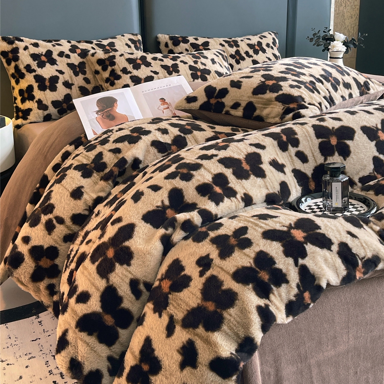 91家纺网 家纺一手货源 找家纺 佰亿莱 2026新款印花兔毛绒双面锁温暖绒四件套 凤蝶-咖