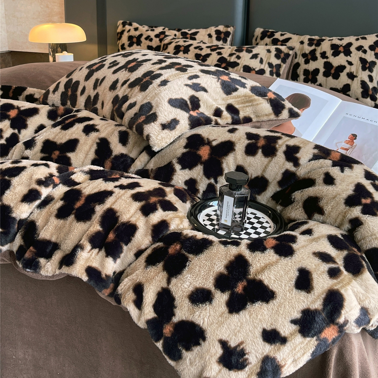 91家纺网 家纺一手货源 找家纺 佰亿莱 2026新款印花兔毛绒双面锁温暖绒四件套 凤蝶-咖