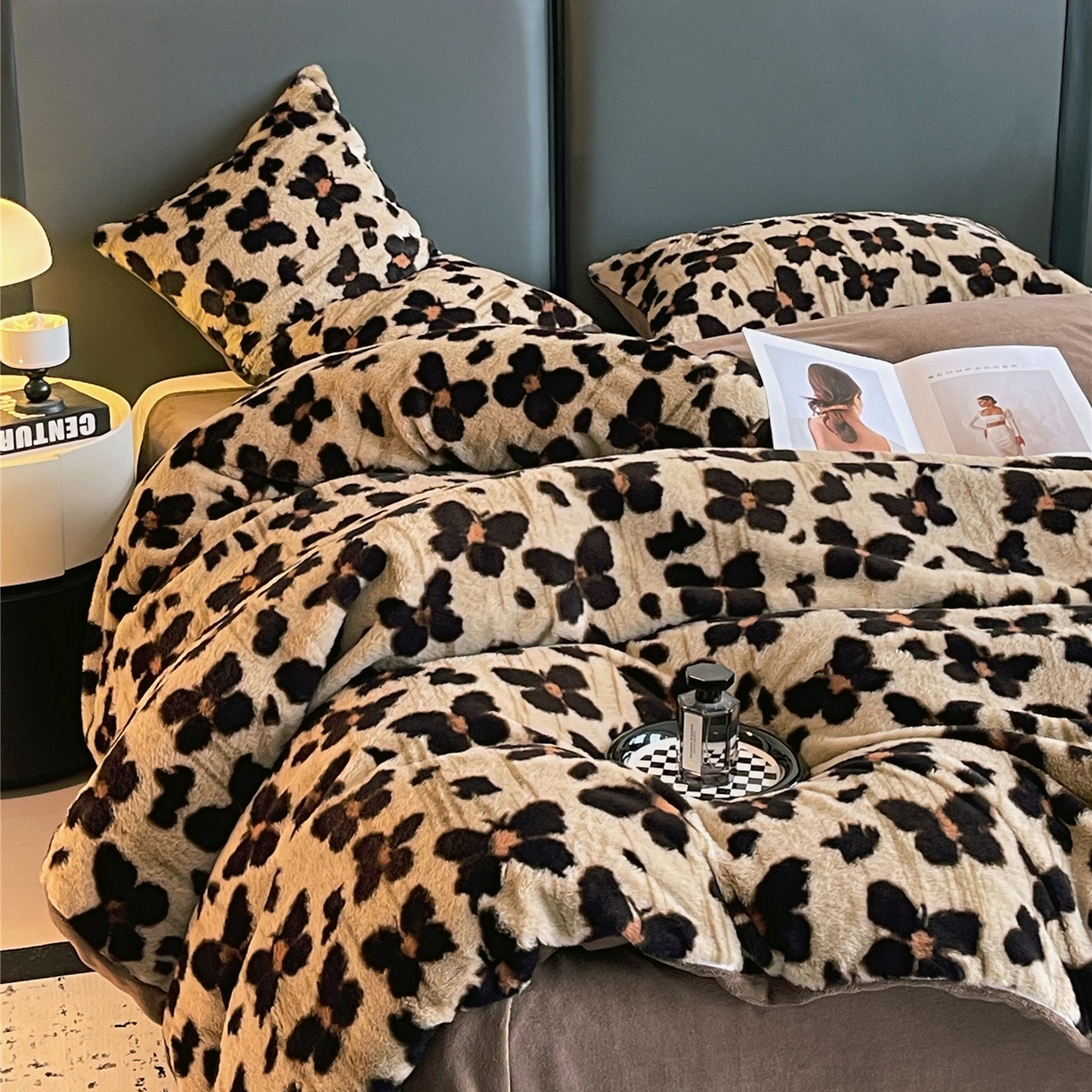 91家纺网 家纺一手货源 找家纺 佰亿莱 2026新款印花兔毛绒双面锁温暖绒四件套 凤蝶-咖