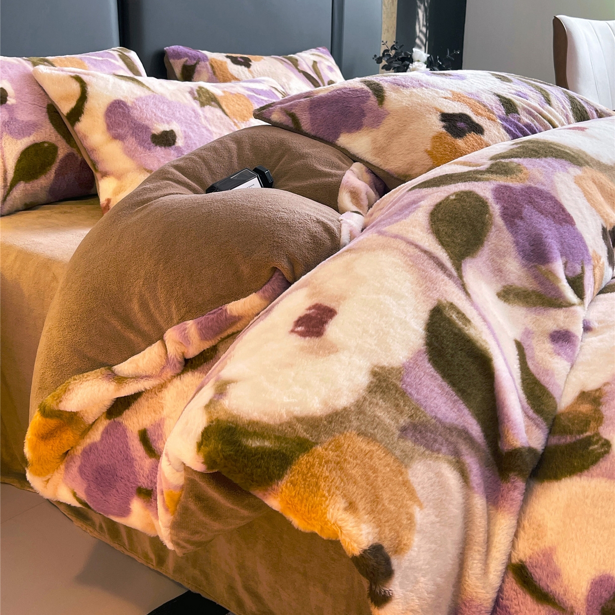 91家纺网 家纺一手货源 找家纺 佰亿莱 2026新款印花兔毛绒双面锁温暖绒四件套 瑾色