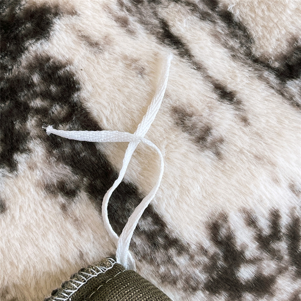 91家纺网 家纺一手货源 找家纺 佰亿莱 2026新款印花兔毛绒双面锁温暖绒四件套 墨栖-白