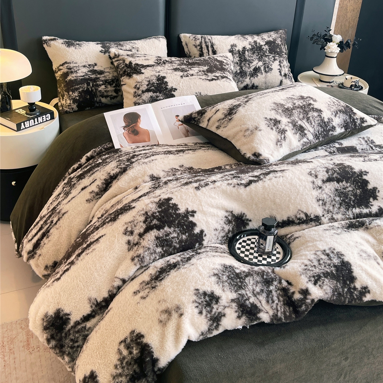 91家纺网 家纺一手货源 找家纺 佰亿莱 2026新款印花兔毛绒双面锁温暖绒四件套 墨栖-白