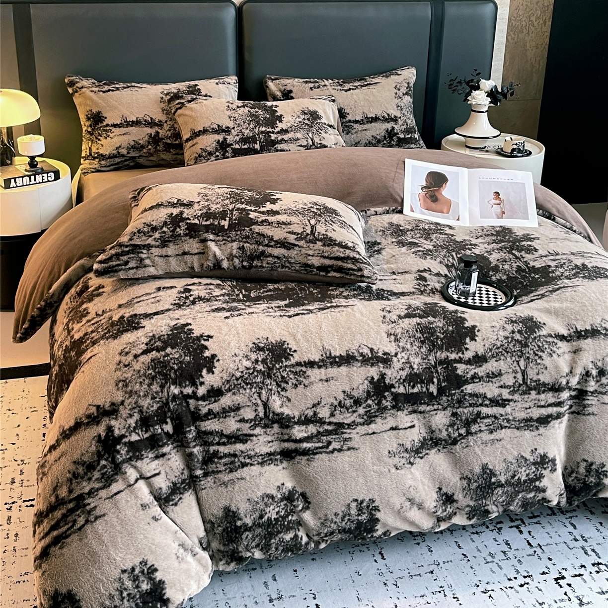 91家纺网 家纺一手货源 找家纺 佰亿莱 2026新款印花兔毛绒双面锁温暖绒四件套 墨栖-咖