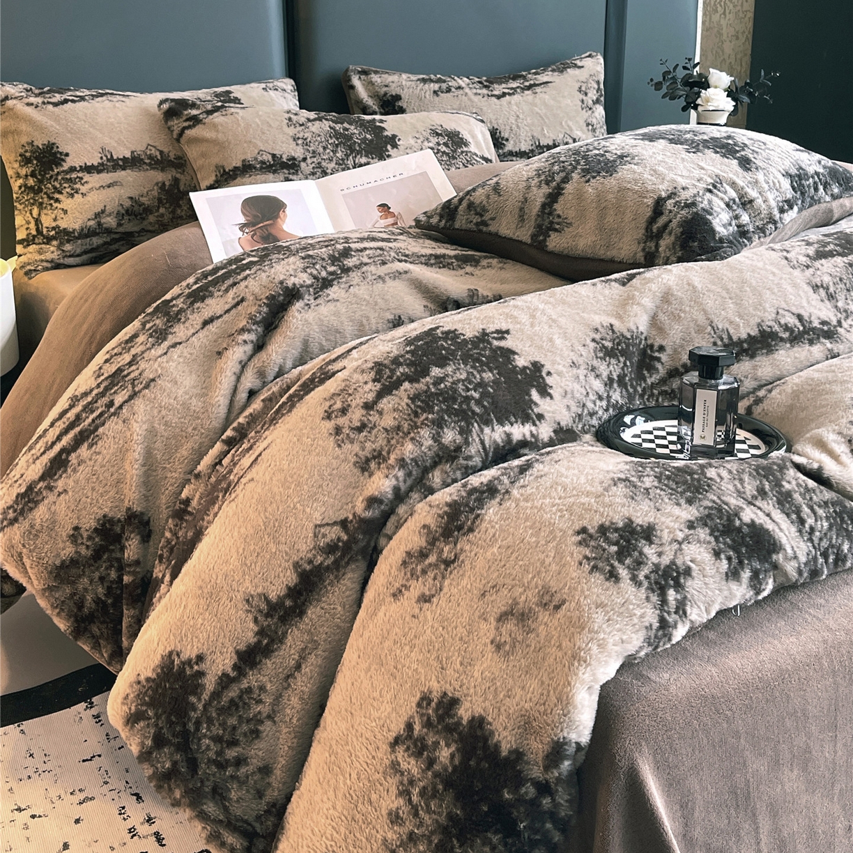91家纺网 家纺一手货源 找家纺 佰亿莱 2026新款印花兔毛绒双面锁温暖绒四件套 墨栖-咖