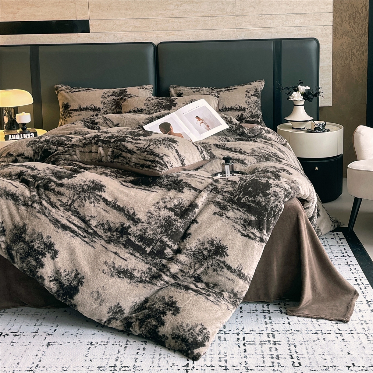 91家纺网 家纺一手货源 找家纺 佰亿莱 2026新款印花兔毛绒双面锁温暖绒四件套 墨栖-咖