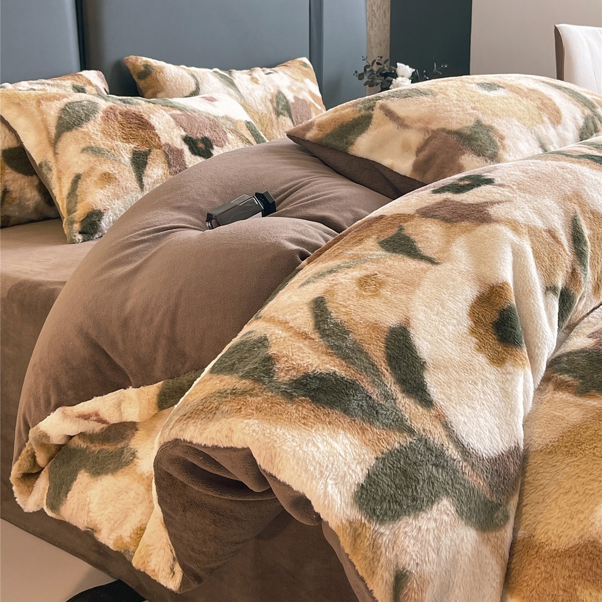 91家纺网 家纺一手货源 找家纺 佰亿莱 2026新款印花兔毛绒双面锁温暖绒四件套 秋离