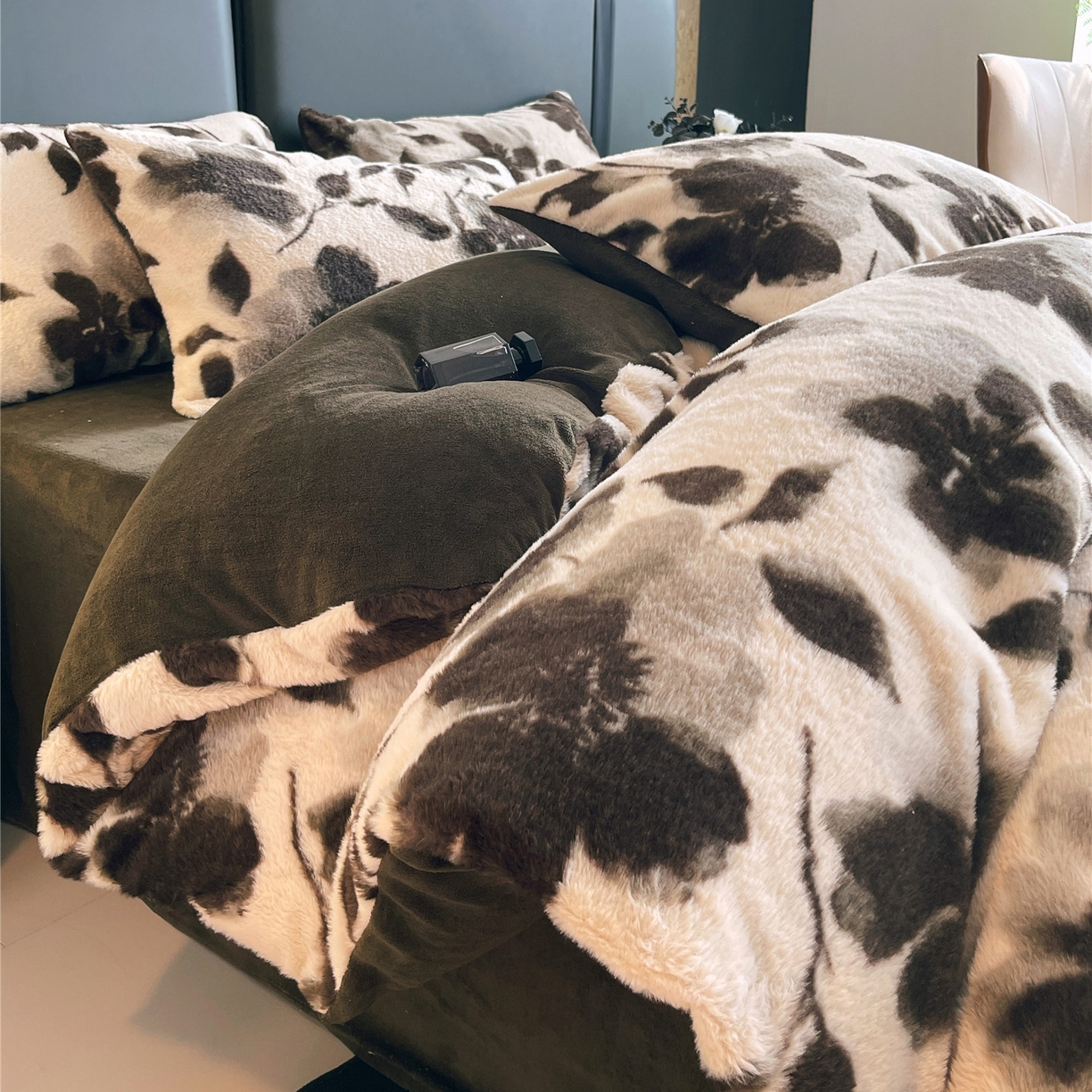 91家纺网 家纺一手货源 找家纺 佰亿莱 2026新款印花兔毛绒双面锁温暖绒四件套 山月记