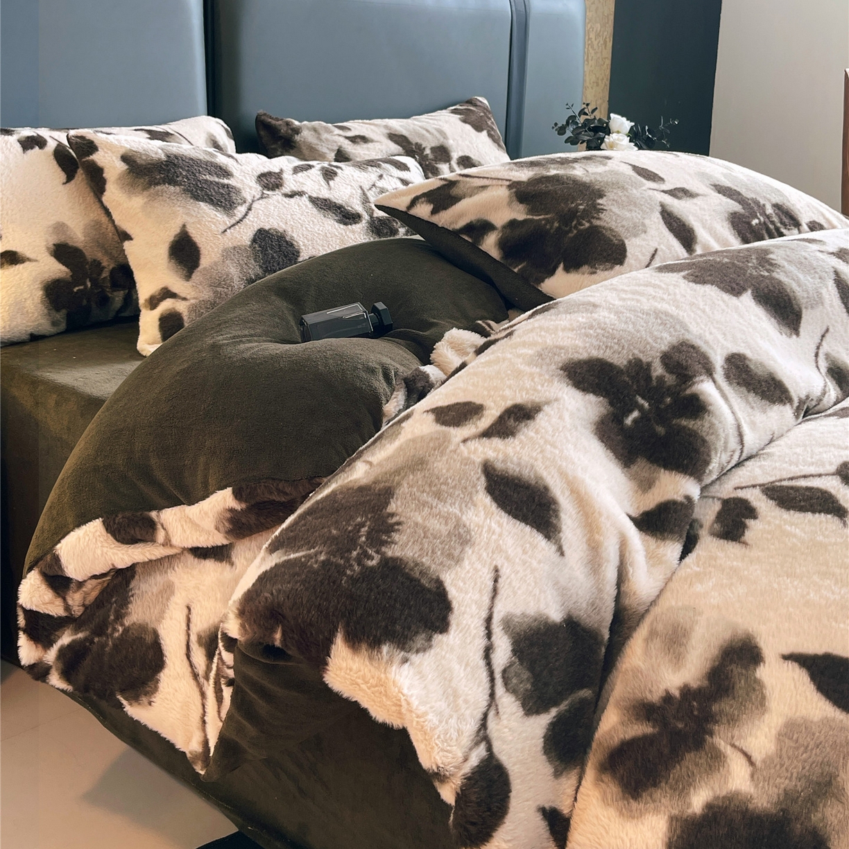 91家纺网 家纺一手货源 找家纺 佰亿莱 2026新款印花兔毛绒双面锁温暖绒四件套 山月记