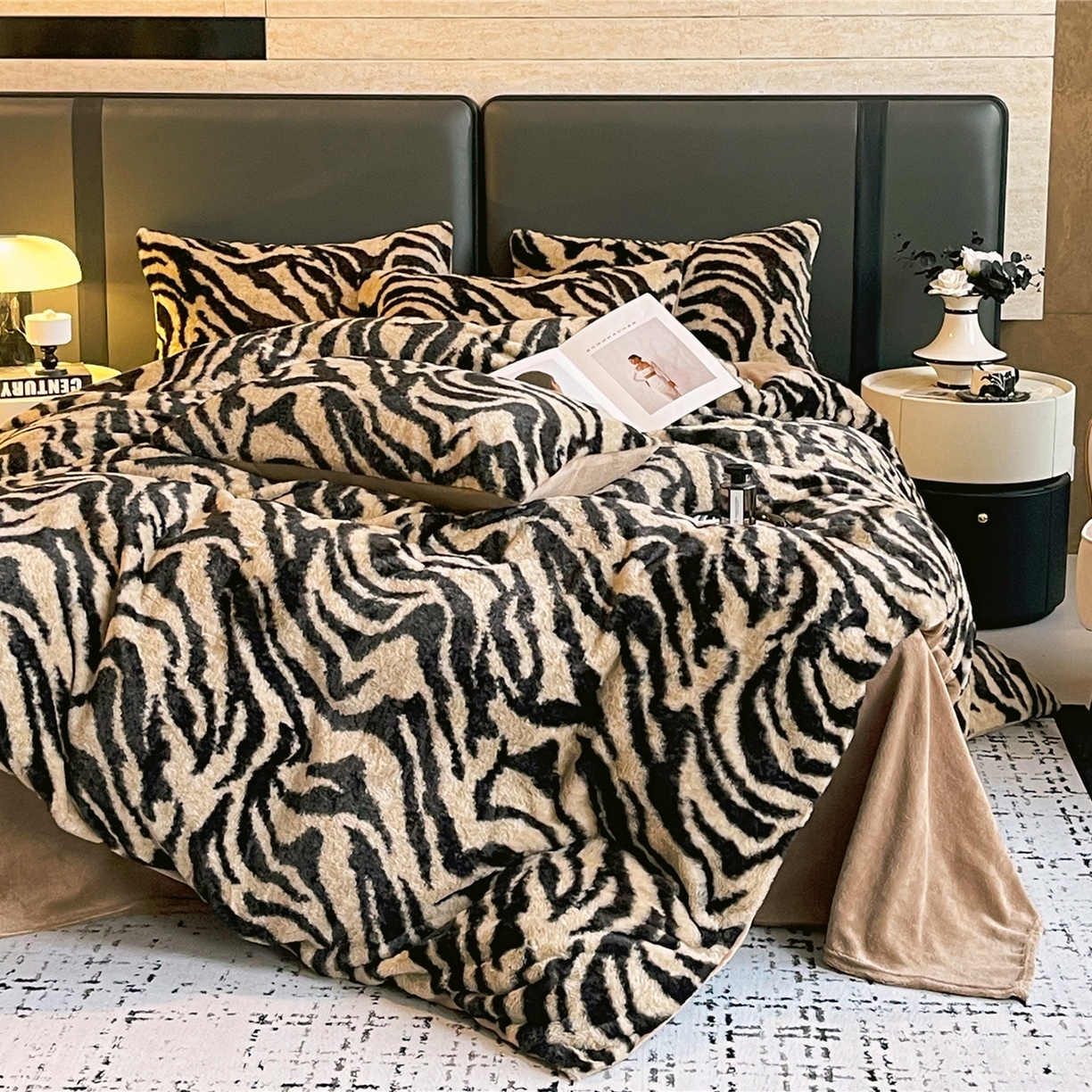 91家纺网 家纺一手货源 找家纺 佰亿莱 2026新款印花兔毛绒双面锁温暖绒四件套 条纹咖