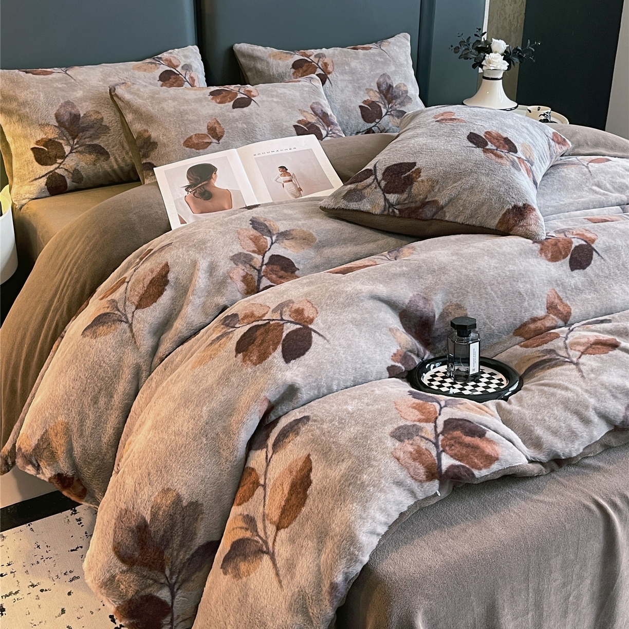 91家纺网 家纺一手货源 找家纺 佰亿莱 2026新款印花兔毛绒双面锁温暖绒四件套 云杉-灰