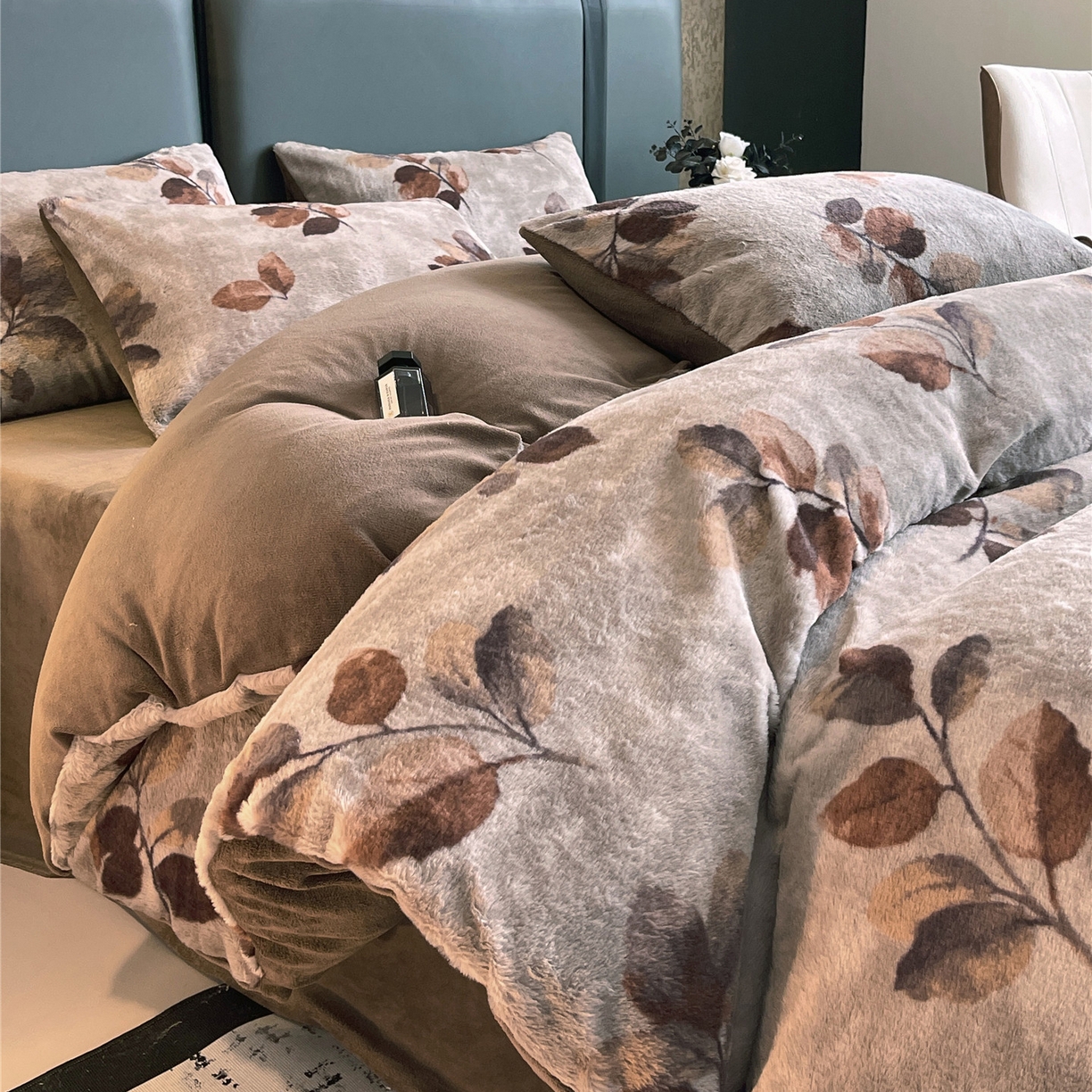 91家纺网 家纺一手货源 找家纺 佰亿莱 2026新款印花兔毛绒双面锁温暖绒四件套 云杉-灰