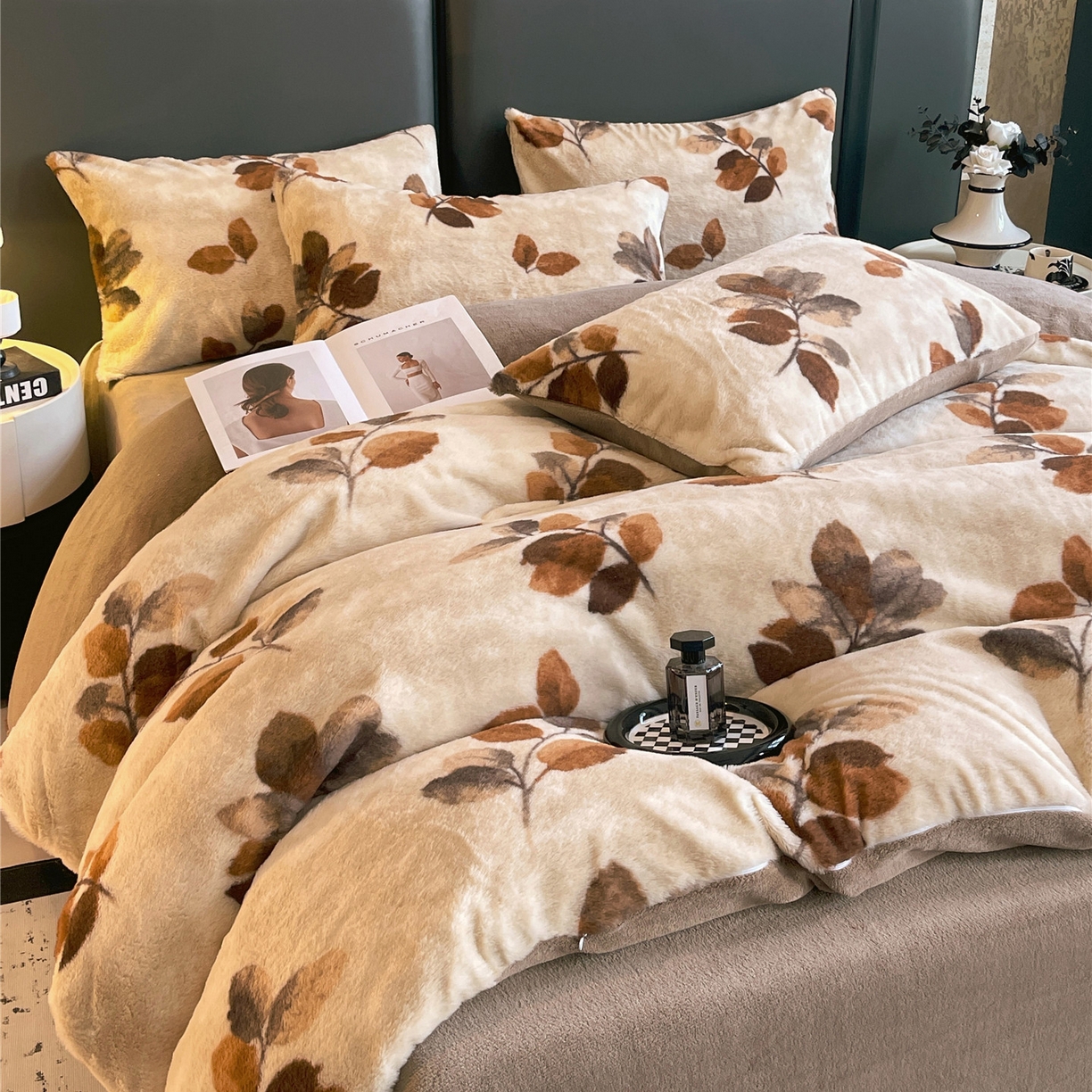 91家纺网 家纺一手货源 找家纺 佰亿莱 2026新款印花兔毛绒双面锁温暖绒四件套 云杉-咖