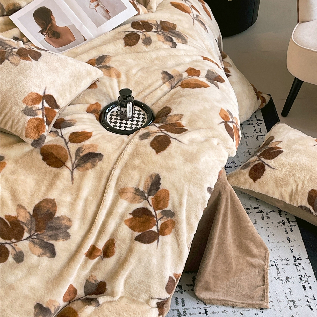 91家纺网 家纺一手货源 找家纺 佰亿莱 2026新款印花兔毛绒双面锁温暖绒四件套 云杉-咖