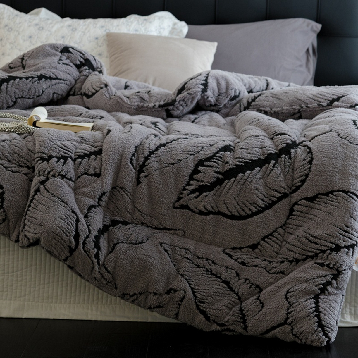 91家纺网 家纺一手货源 找家纺 申龙家纺 2025新款塔芙绒阳离子冬被 繁叶-灰
