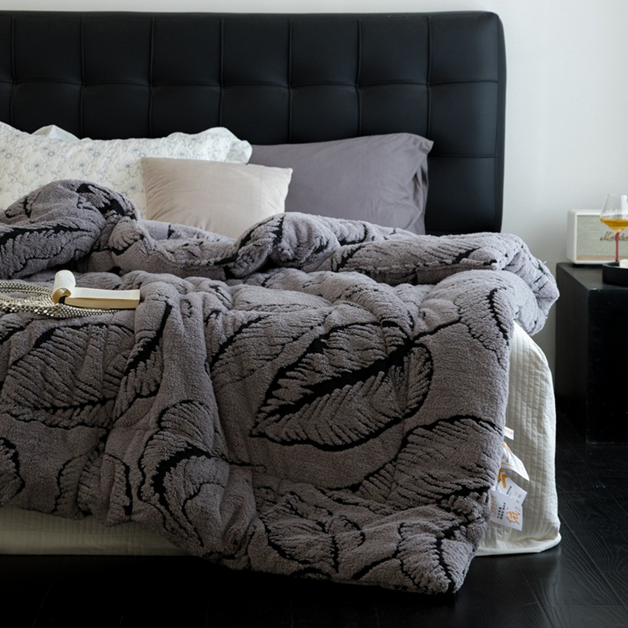 91家纺网 家纺一手货源 找家纺 申龙家纺 2025新款塔芙绒阳离子冬被 繁叶-灰
