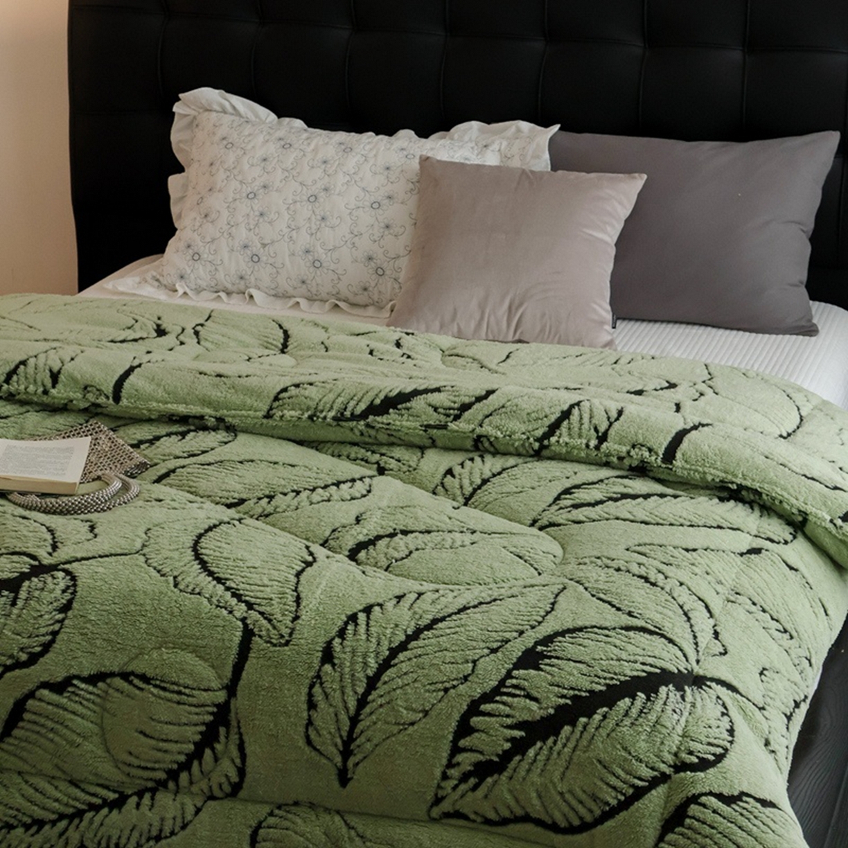 91家纺网 家纺一手货源 找家纺 申龙家纺 2025新款塔芙绒阳离子冬被 繁叶-绿