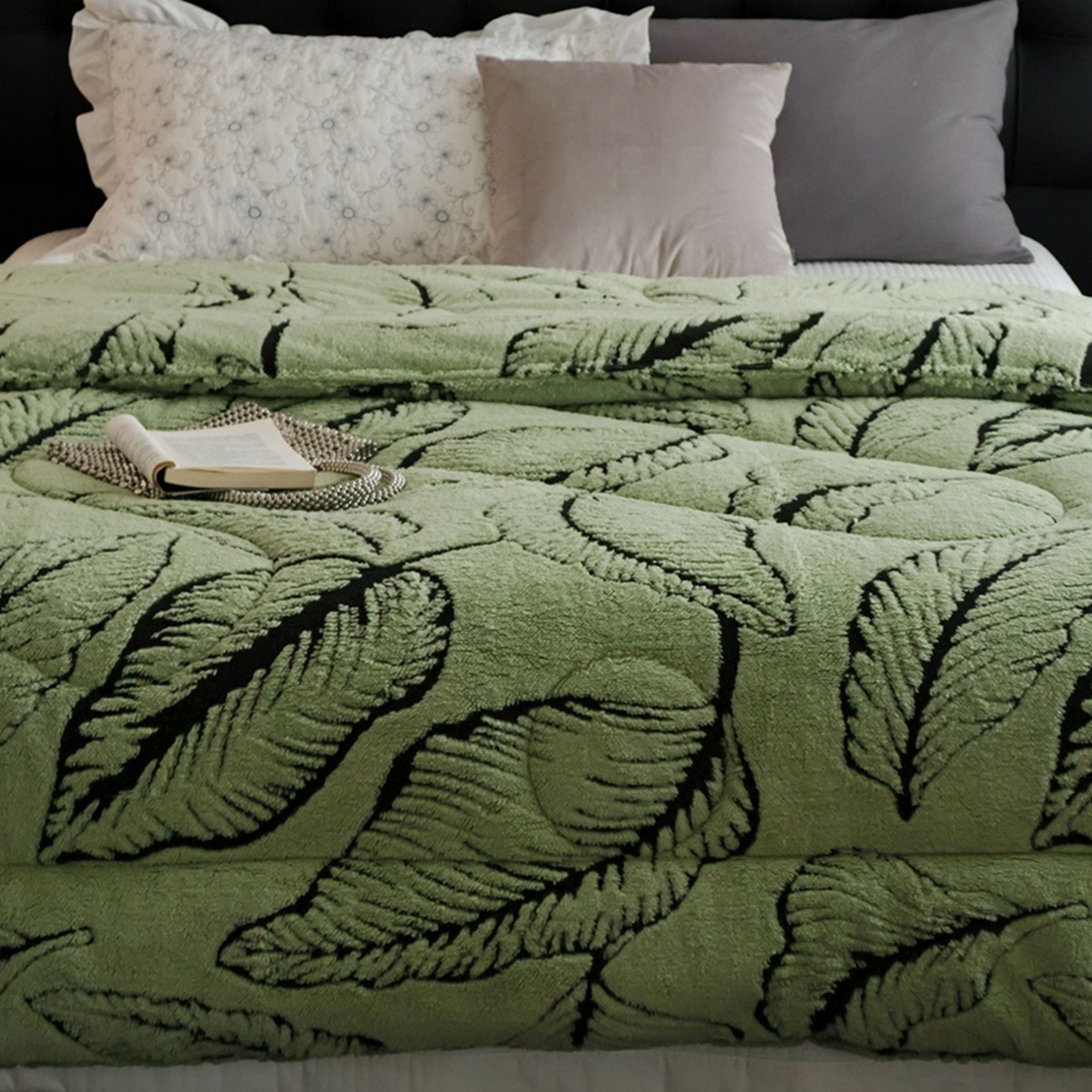 91家纺网 家纺一手货源 找家纺 申龙家纺 2025新款塔芙绒阳离子冬被 繁叶-绿