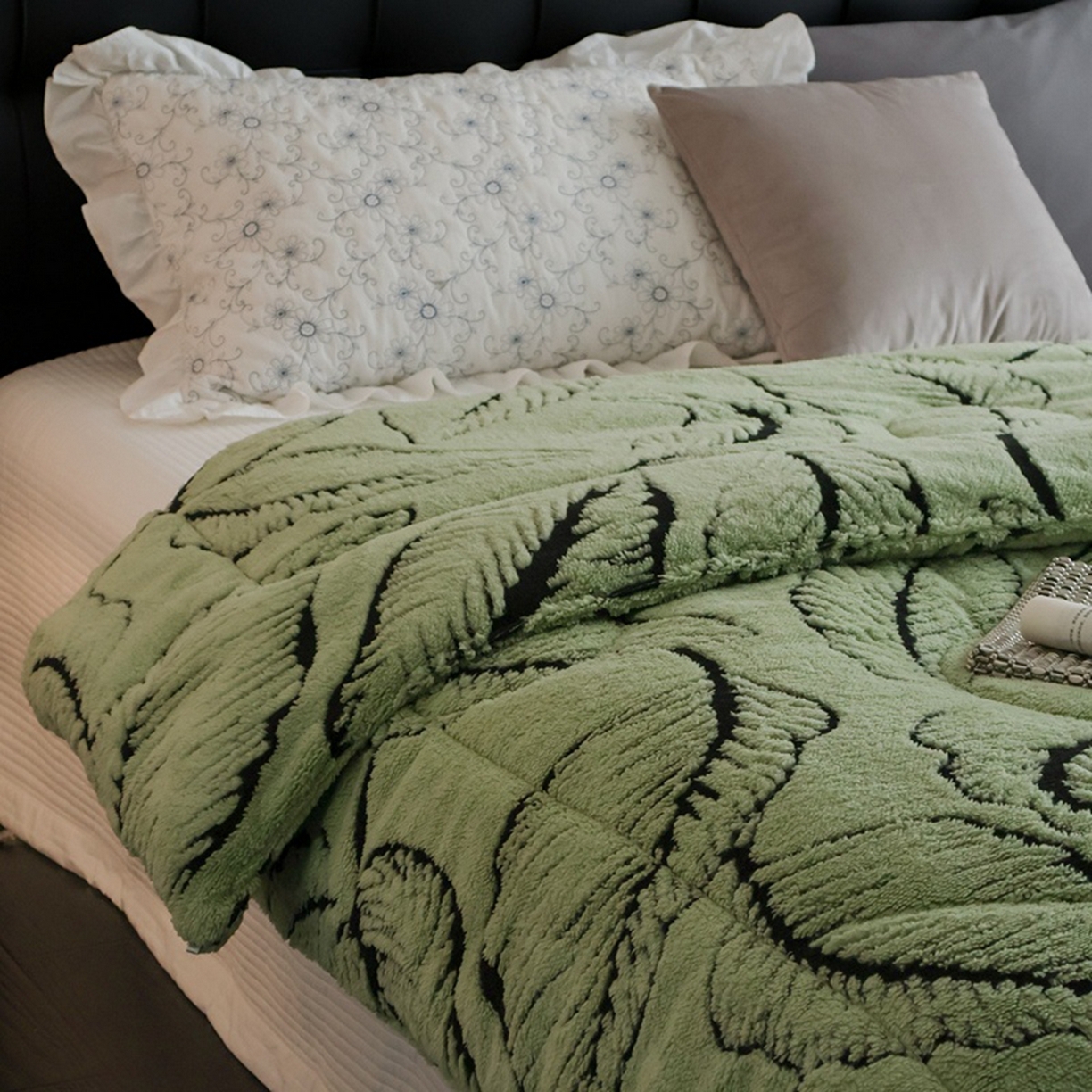91家纺网 家纺一手货源 找家纺 申龙家纺 2025新款塔芙绒阳离子冬被 繁叶-绿