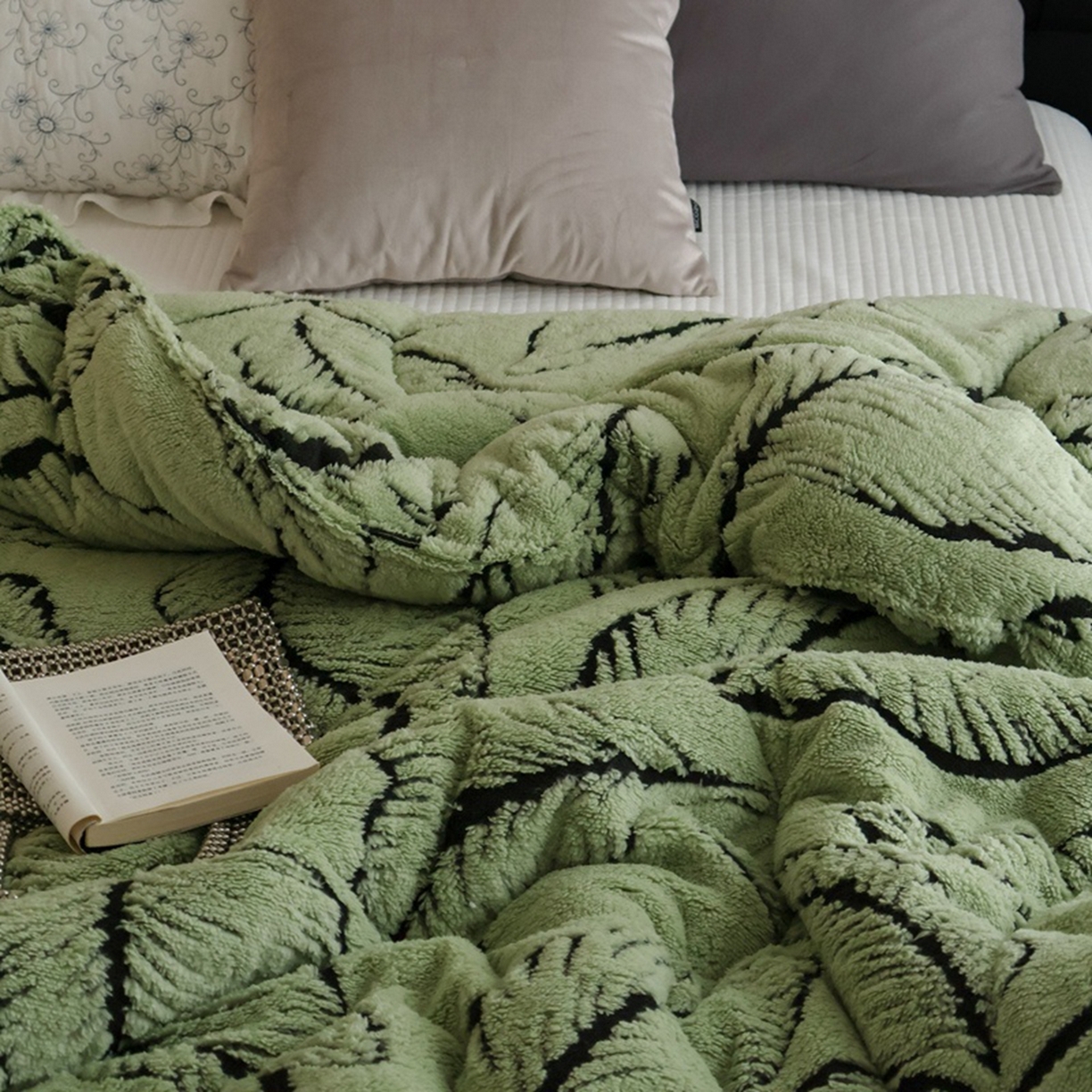 91家纺网 家纺一手货源 找家纺 申龙家纺 2025新款塔芙绒阳离子冬被 繁叶-绿