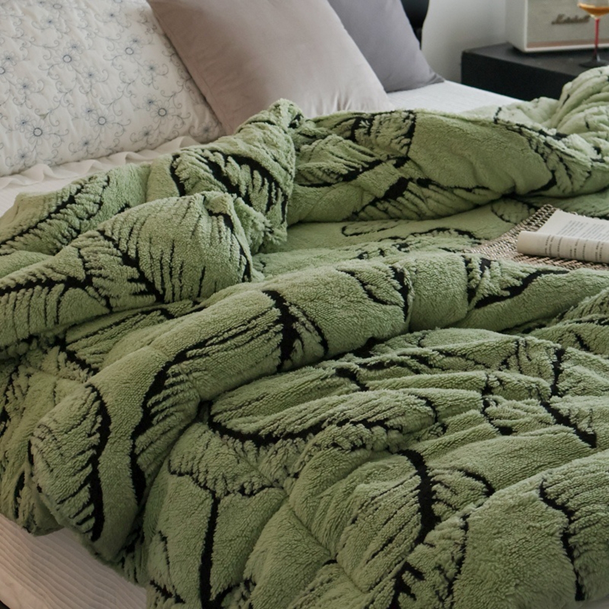 91家纺网 家纺一手货源 找家纺 申龙家纺 2025新款塔芙绒阳离子冬被 繁叶-绿