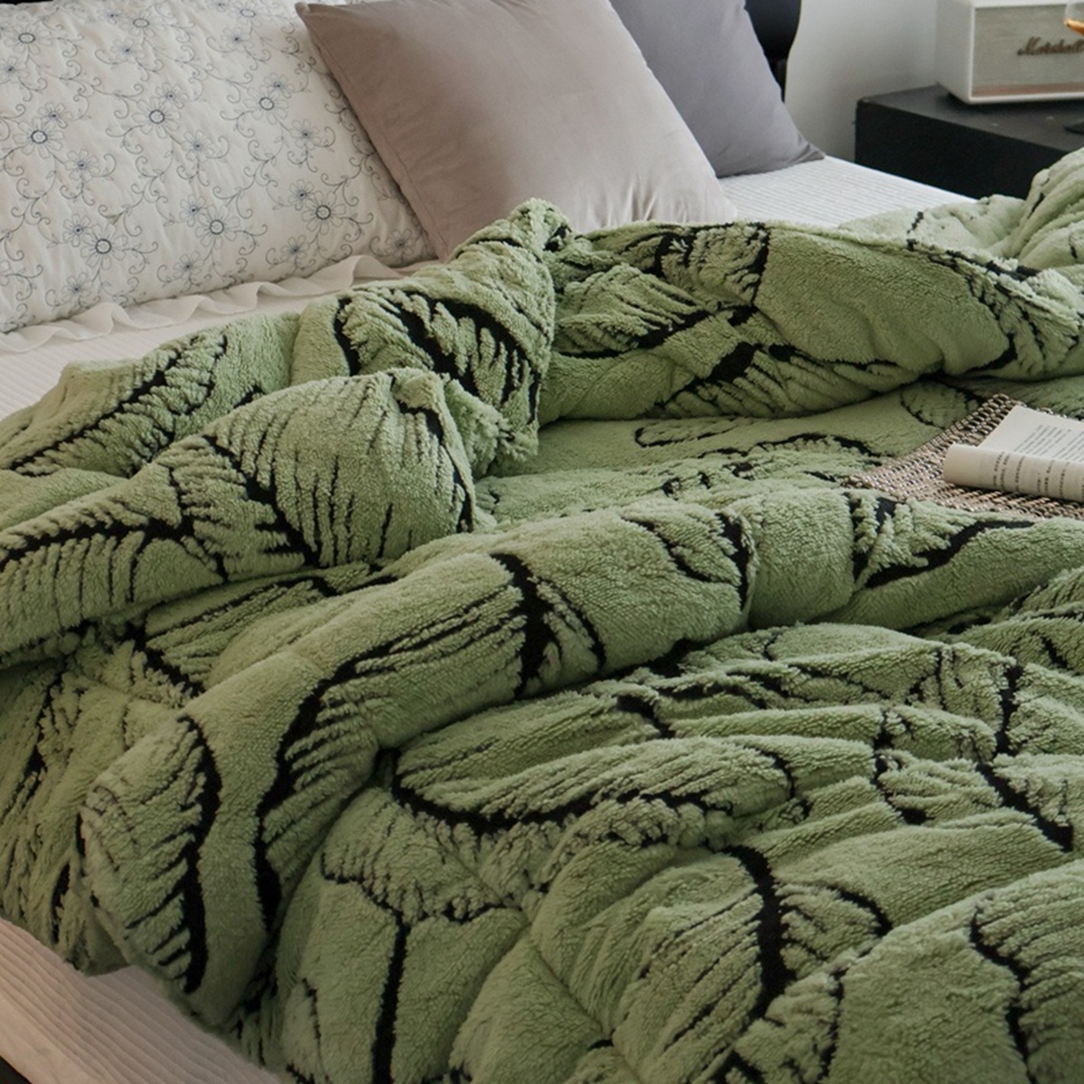 91家纺网 家纺一手货源 找家纺 申龙家纺 2025新款塔芙绒阳离子冬被 繁叶-绿
