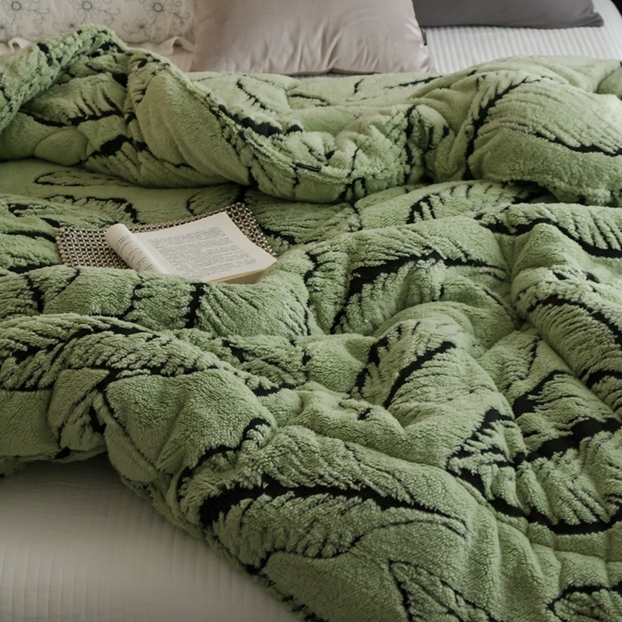 91家纺网 家纺一手货源 找家纺 申龙家纺 2025新款塔芙绒阳离子冬被 繁叶-绿