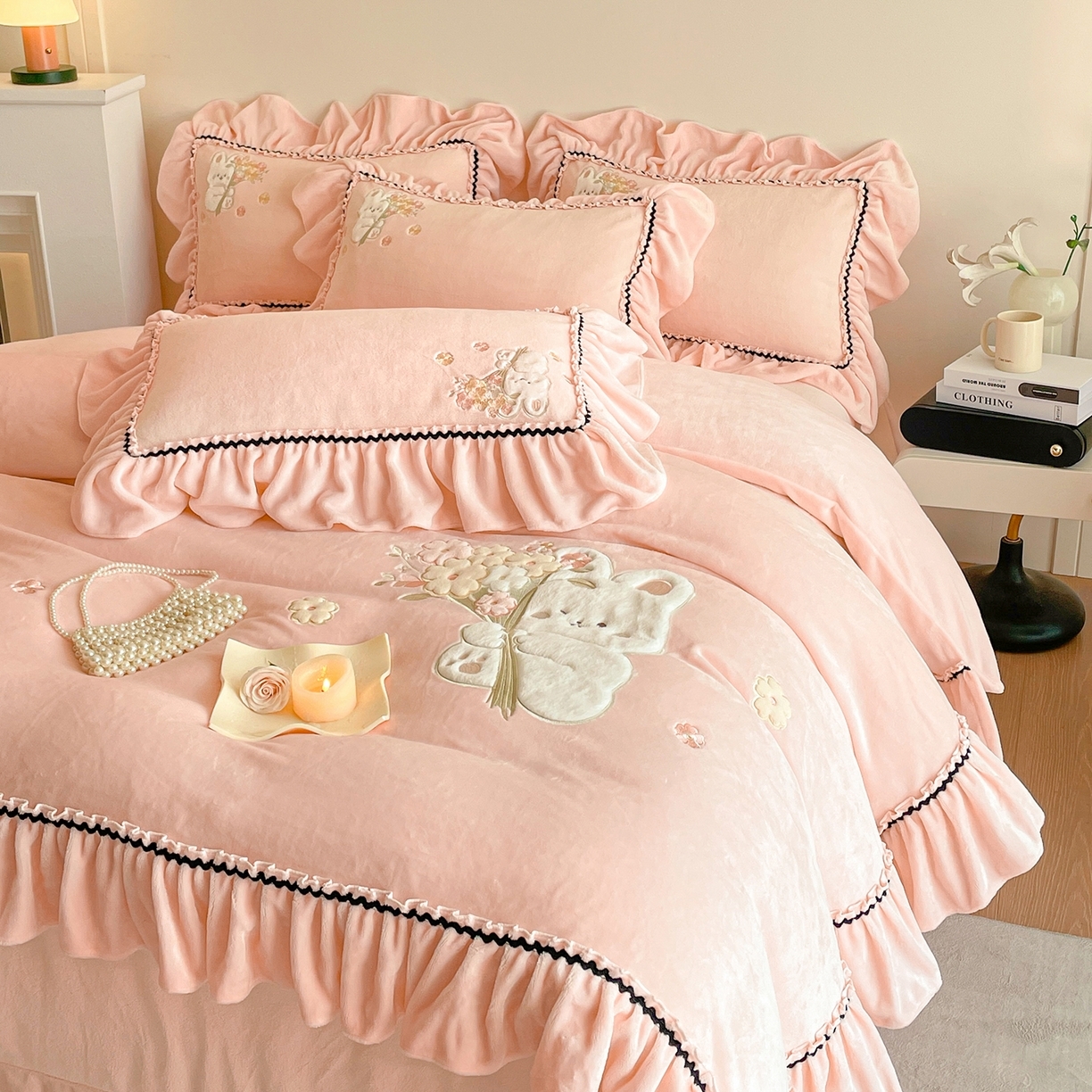 91家纺网 家纺一手货源 找家纺 （总）民新家纺 2025新款牛奶绒毛巾绣贴布绣花四件套