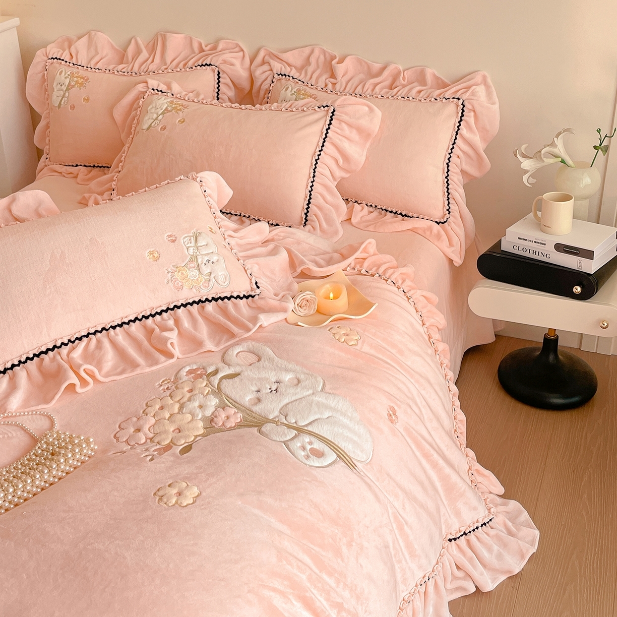 91家纺网 家纺一手货源 找家纺 （总）民新家纺 2025新款牛奶绒毛巾绣贴布绣花四件套