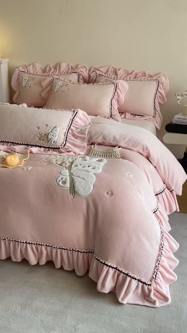 91家纺网 家纺一手货源 找家纺 （总）民新家纺 2025新款牛奶绒毛巾绣贴布绣花四件套