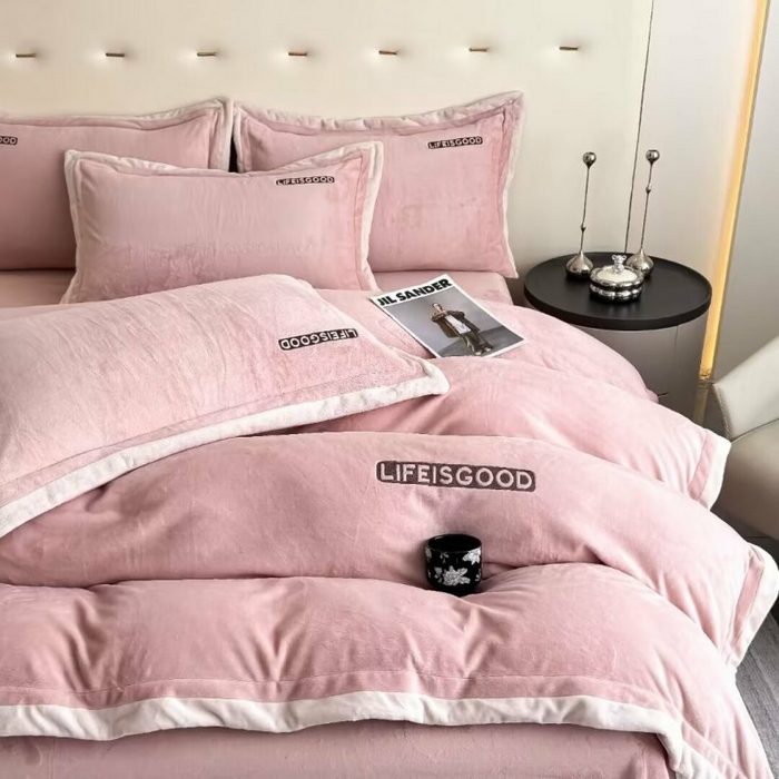 91家纺网 家纺一手货源 找家纺 （总）淳绵家居 2025新款高克重保暖全消光牛奶绒小丛绒四件套-潮派